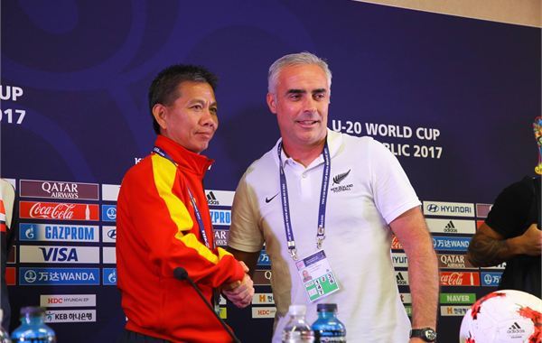 HLV Hoàng Anh Tuấn: